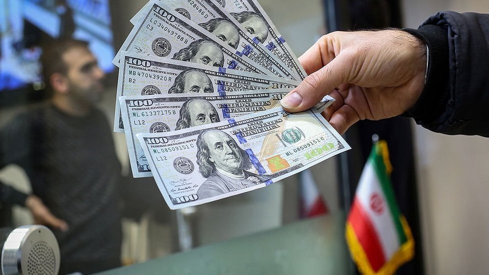 سقوط قیمت دلار، طلا و سکه با تداوم مذاکرات ایران و آمریکا
