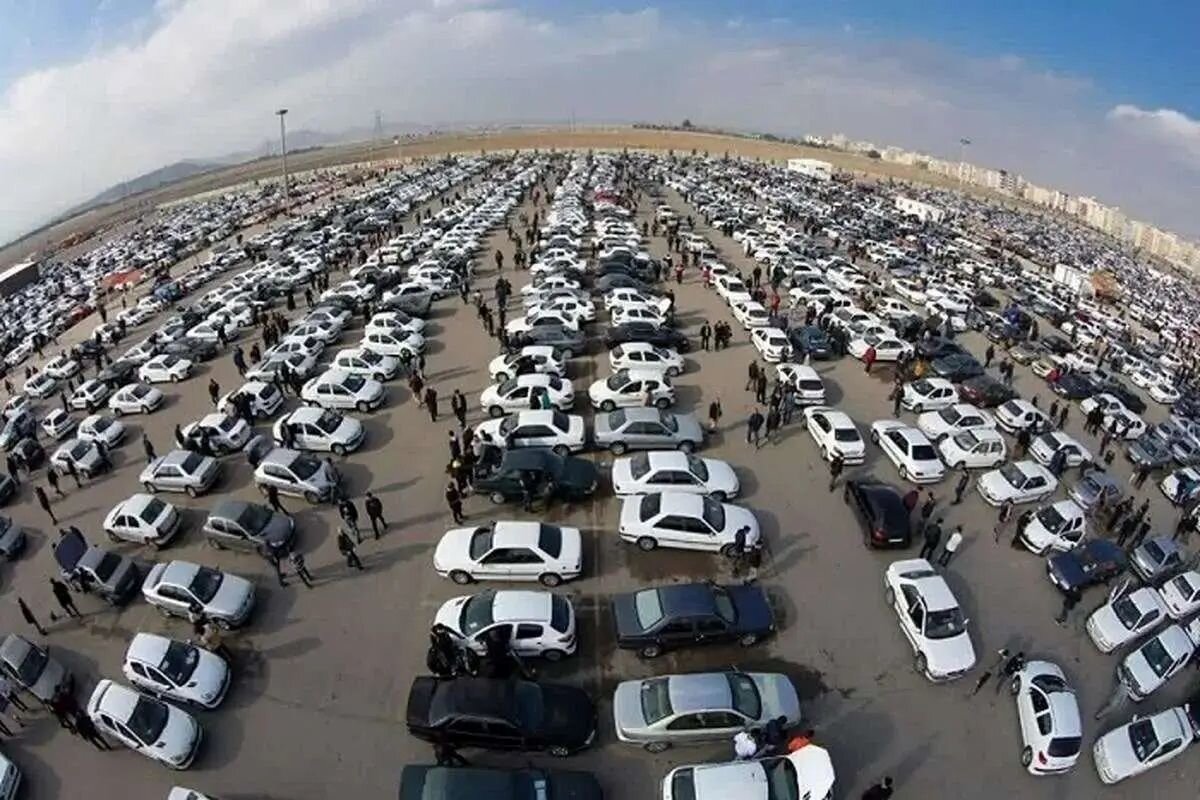 سقوط بازار خودرو در دومین روز هفته