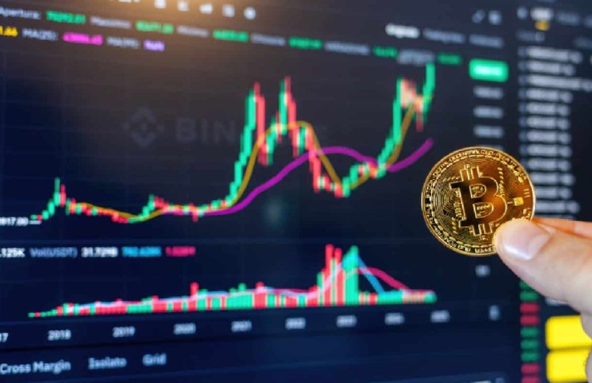 بیت کوین در مرز حساس ۱۱۵ هزار دلار؛ چشم‌ها به ETFها دوخته شده