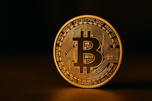 بیت کوین در آستانه سقوط زیر ۱۲۰هزار دلار؛ سیگنال فروش فعال شد