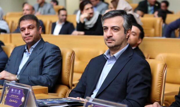 تقدیر از شرکت نفت بهران در مراسم روز ملی صادرات با حضور رئیسجمهور تقدیر از شرکت نفت بهران در مراسم روز ملی صادرات با حضور رئیسجمهور