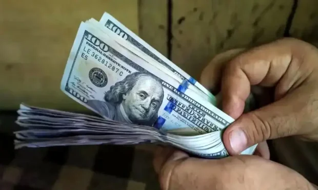 افت قیمت دلار در آغاز معاملات هفته افت قیمت دلار در آغاز معاملات هفته