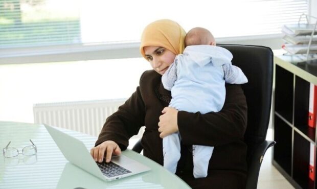 کاهش سن بازنشستگی مادران شاغل براساس قانون حمایت از خانواده