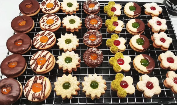 قیمت شیرینی شب یلدا ۱۴۰۴؛ میانگین ۲۰۰ تا ۳۵۰ هزار تومان قیمت شیرینی شب یلدا ۱۴۰۴؛ میانگین ۲۰۰ تا ۳۵۰ هزار تومان