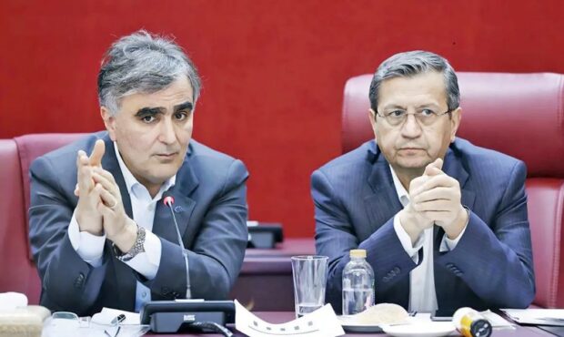 همتی دوباره روی کار آمد؛ نگاهی به تاریخچه نوسانات دلار همتی دوباره روی کار آمد؛ نگاهی به تاریخچه نوسانات دلار