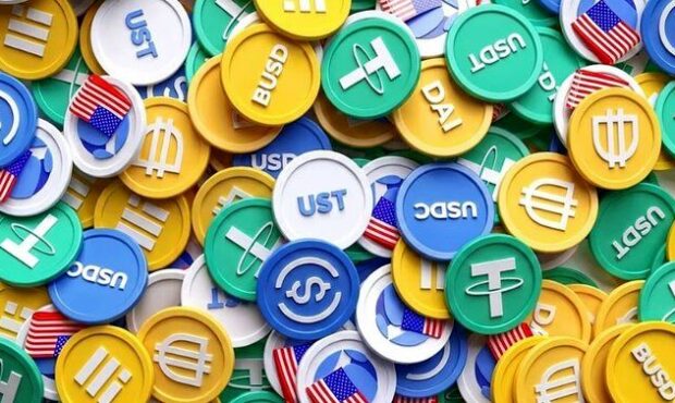 رویکرد متضاد آمریکا نسبت به ارزهای دیجیتال/ فرمان ترامپ به نفع استیبل کوین ها شد