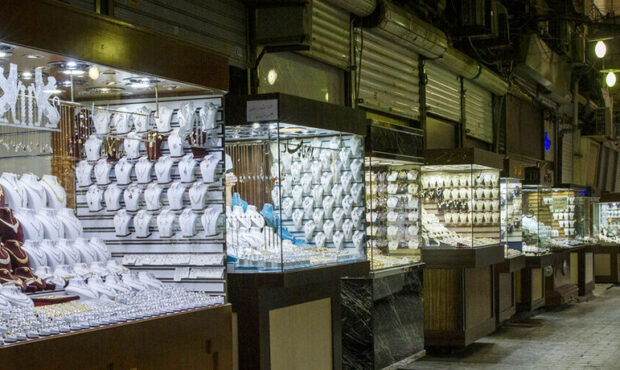 بازار طلا زیر تیغ قطع اینترنت و مسدود شدن حساب طلافروشان/ معاملات به روش سنتی انجام می‌شود